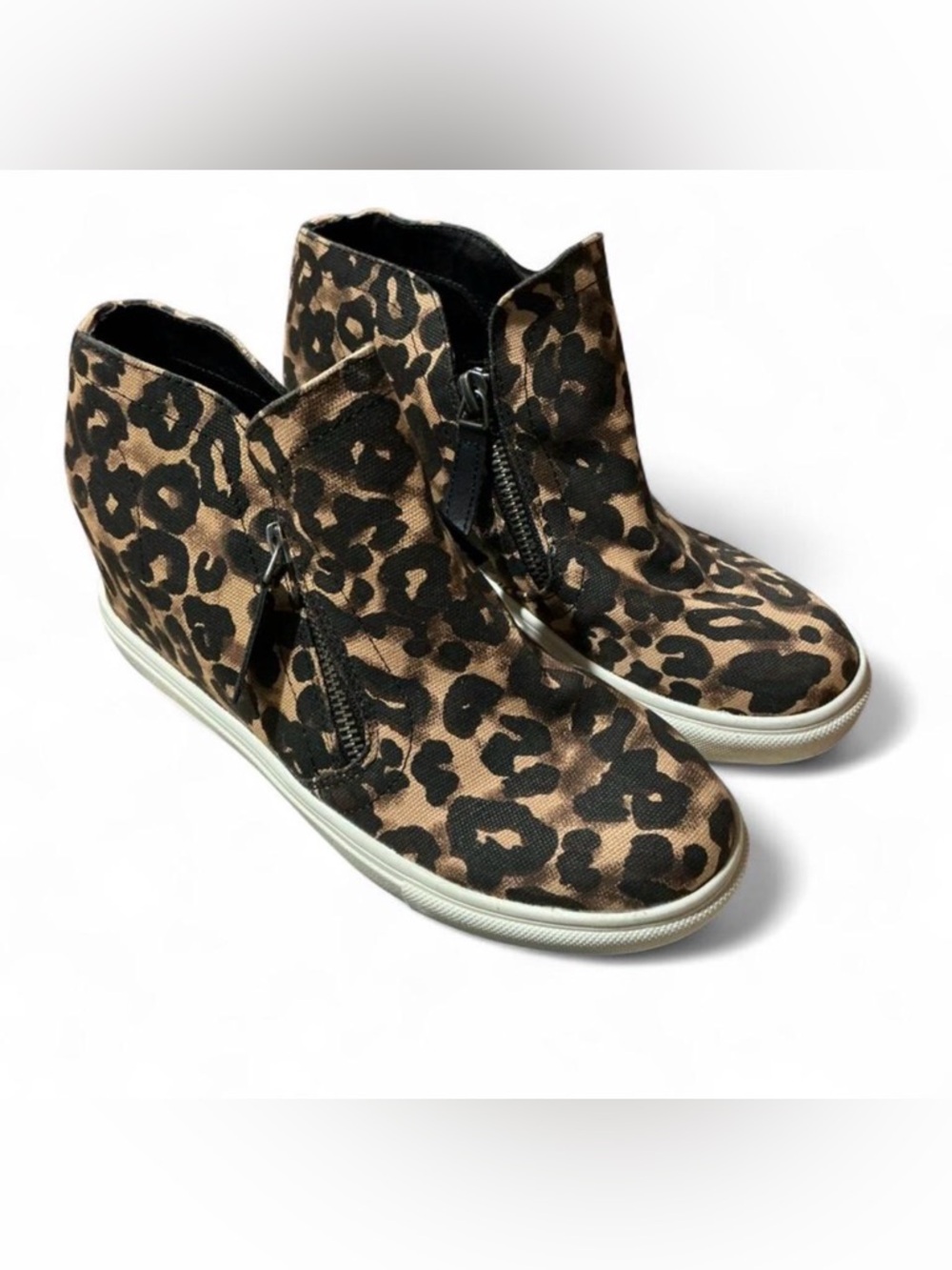 Madden Girl Leopard Print Women’s Zip-Front Slip-On Hidden Heel Sneakers Sz 6.5